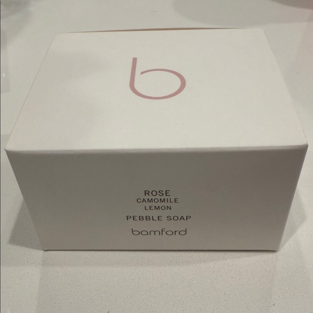 Bamford Rose Camomile Lemon Pebble Soap - White